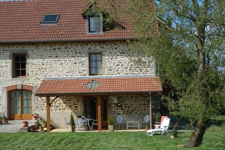 Location de vacances pour 5 personnes, avec balcon et jardin à Saint-Émiland