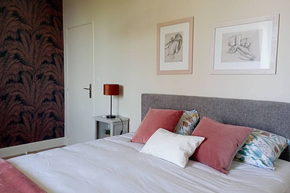 Renovated 1920s house, 15 minutes' walk from town center, quiet location. in Aurillac, Aurillac region