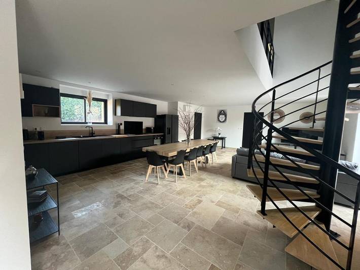 Location de vacances pour 13 personnes, avec terrasse et piscine à Nabirat