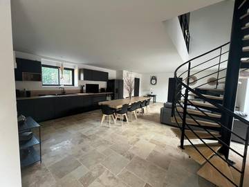 Location de vacances pour 13 personnes, avec terrasse et piscine à Nabirat