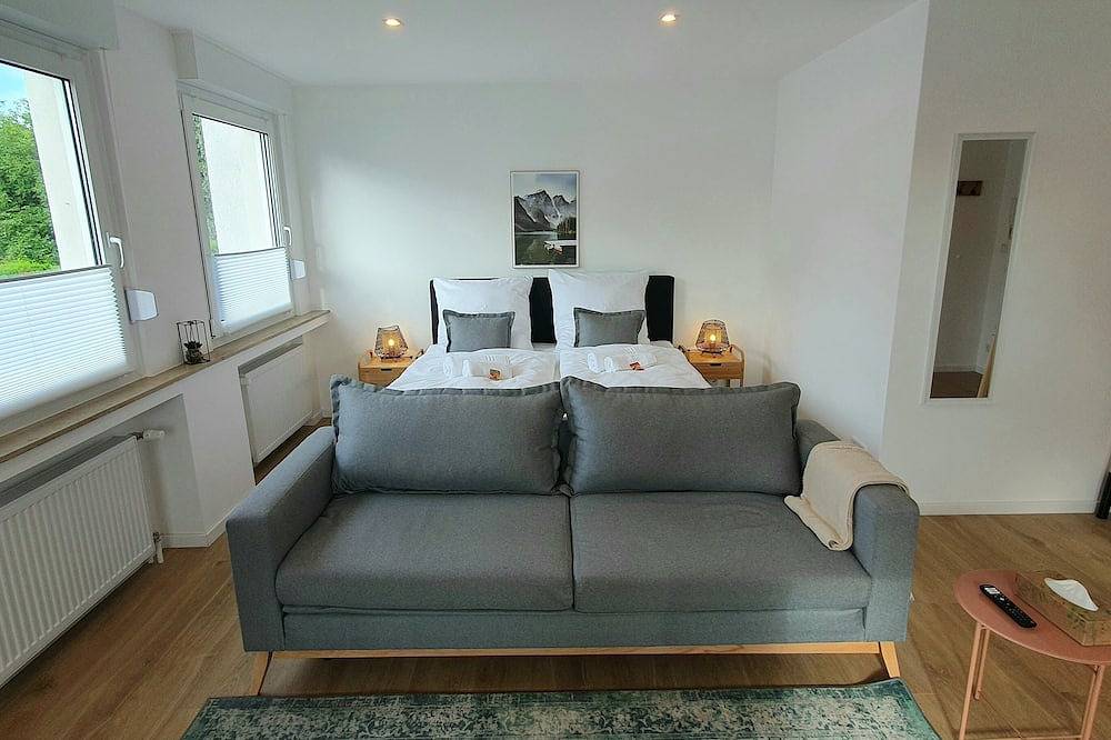 Appartamento intero, City-chalet-quiet-newly renovated-kitchen-bathroom with daylight- free parking in Weitmar, Bochum