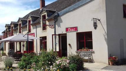 Hôtel pour 3 personnes, avec jardin à Saint-Aubin-le-Monial