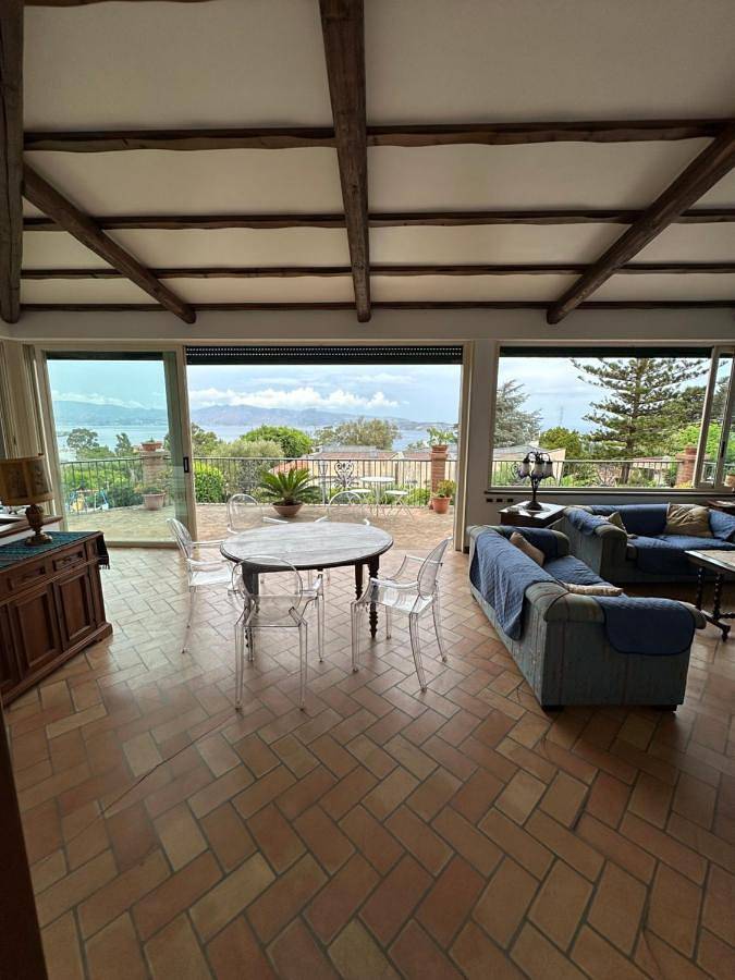 Casa vacanza per 8 persone, con Balcone e Terrazza nonché Giardino e Vista lago a Villa San Giovanni