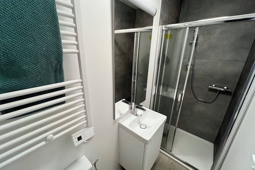 Entire apartment, T2 quiet - air conditioning, private parking - Abbaye aux Dames in Saintes, Saintes region