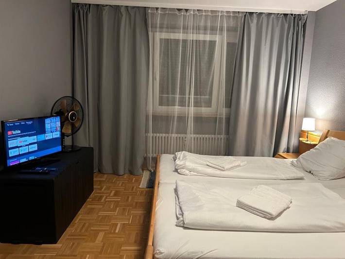 Hotel, mit Ausblick in Frankfurter Buchmesse - 2