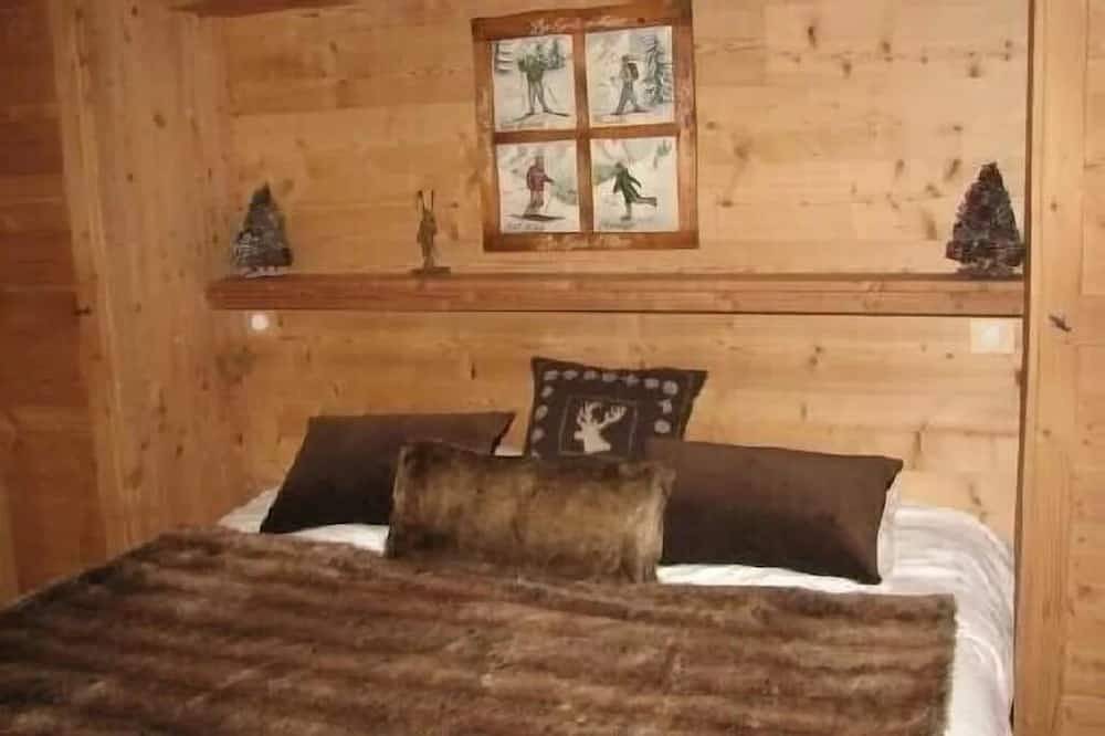 Luxury chalet 160 m2 for 10 people, shuttle bus at 50m, 3mn from the lifts in Vars (station de ski), Vars