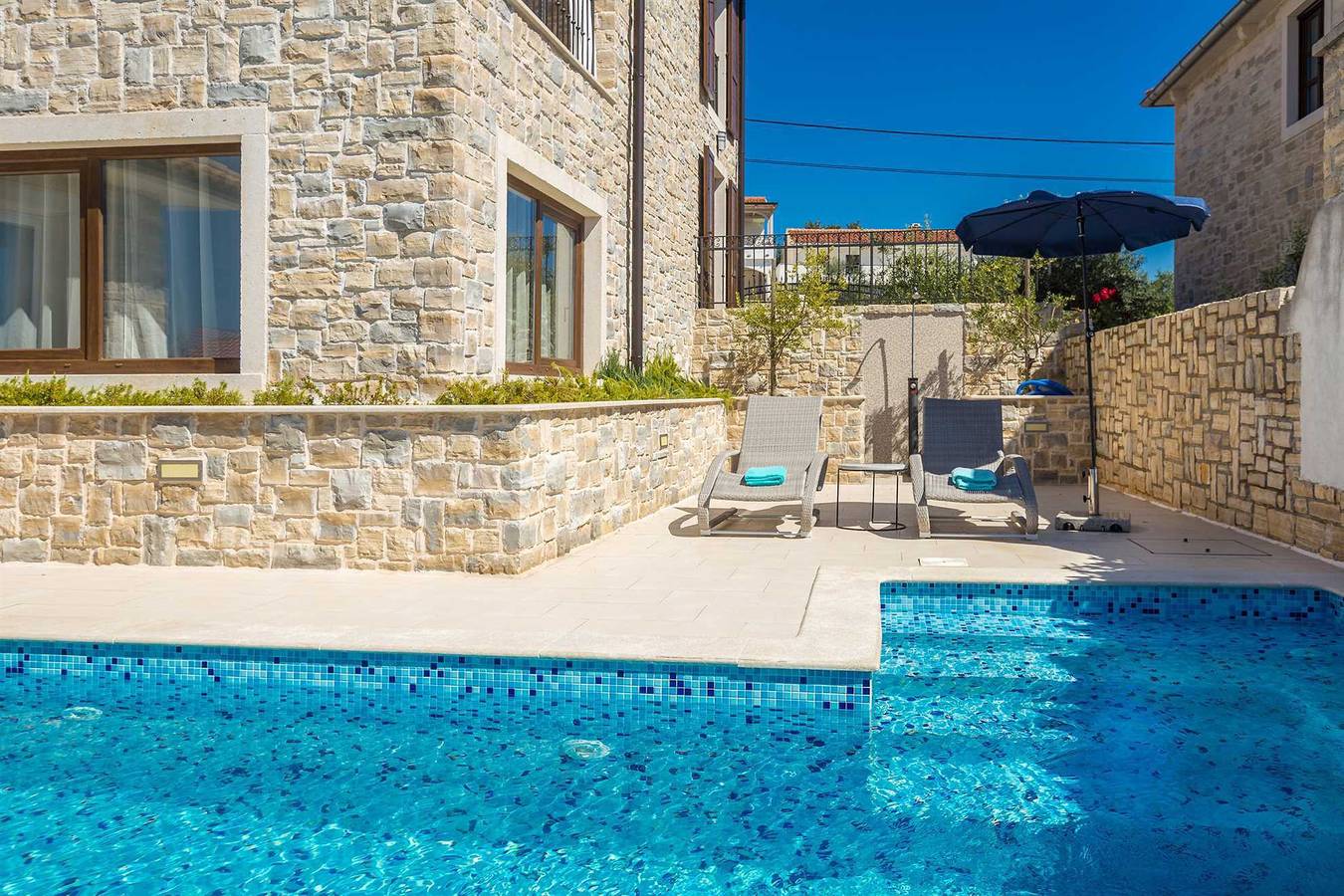 Villa Lurda mit herrlichem Meerblick und beheiztem Pool in Linardici, Krk