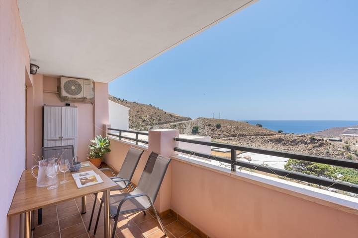 Entire apartment, Apartment 'Haza' with Sea View, Wi-Fi and Air Conditioning in Polopos - La Mamola, Cordillera Penibética