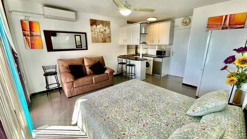 Ganze Wohnung, Bulto Carihuela direkt am Strand mit Meerblick und Balkon in La Carihuela, Torremolinos