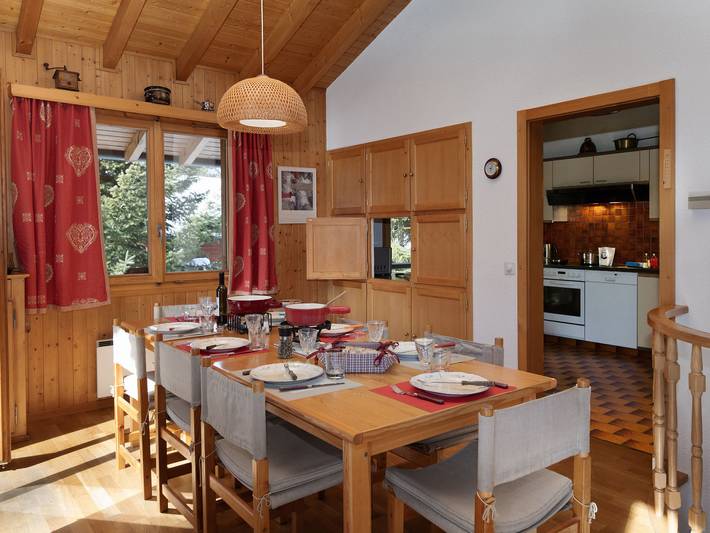 Location de vacances pour 8 personnes, avec vue ainsi que terrasse et jardin, animaux acceptés à Orsières - 2