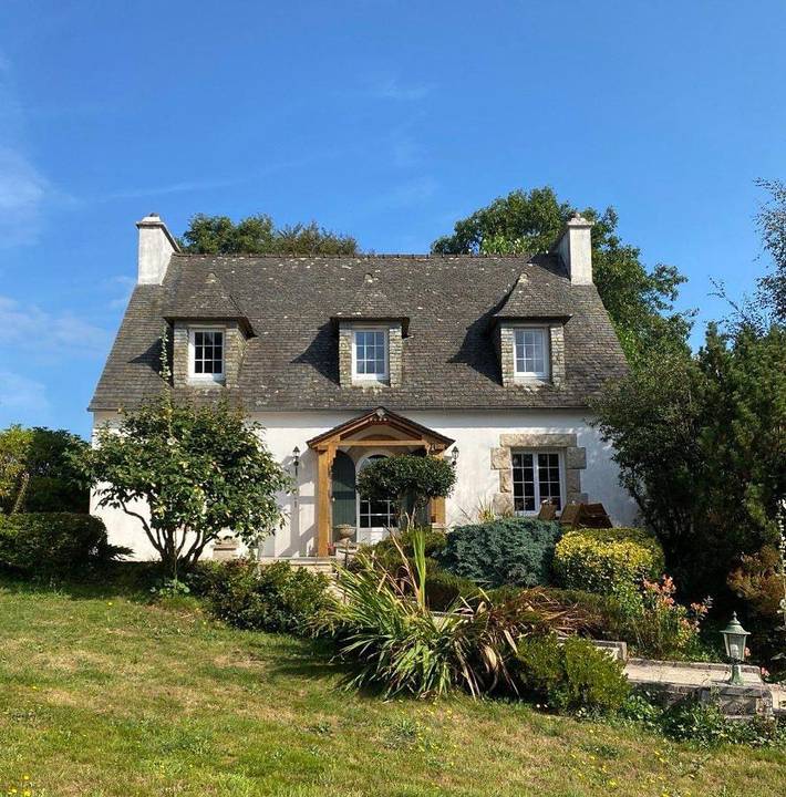 Location de vacances pour 8 personnes, avec vue et jardin, animaux acceptés à Le Cloître-Saint-Thégonnec