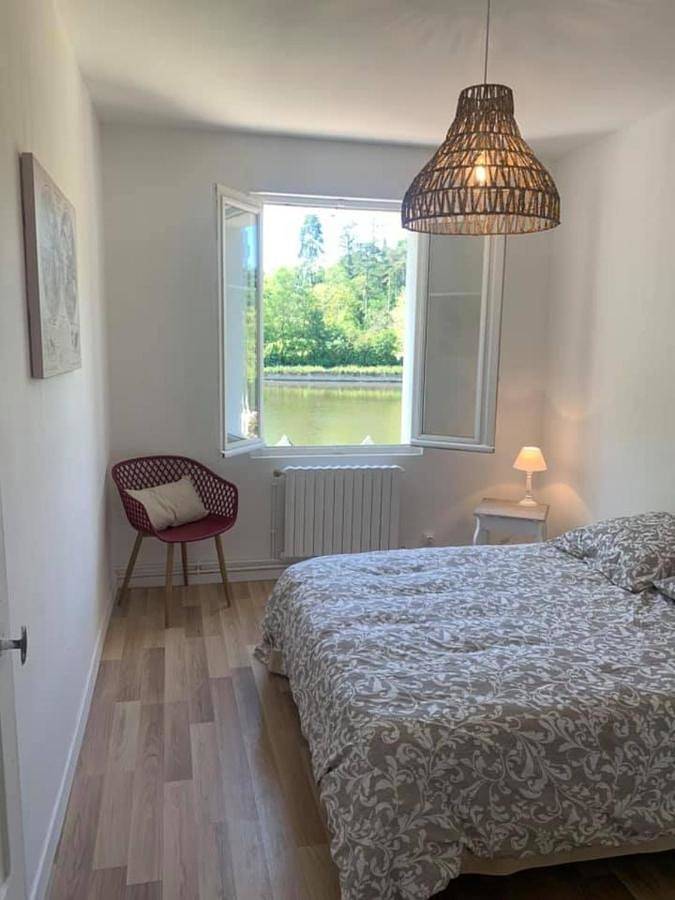 Location de vacances pour 10 personnes, avec Terrasse ainsi que Jardin et Vue à Daon - 2