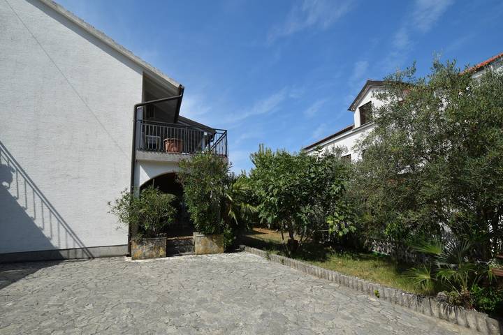 Appartement entier, Garçonniere avec la terrasse Vantacici, Krk As-20416-a in Vantačići, Krk