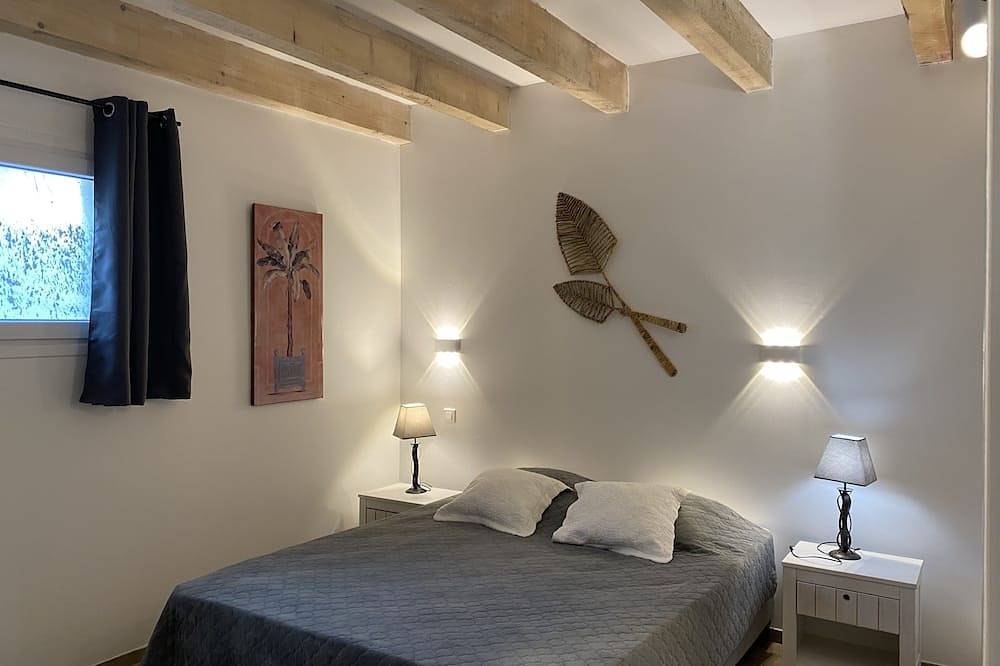 Très agréable villa privée avec piscine chauffée dans le Luberon in Taillades, Parc naturel régional du Luberon