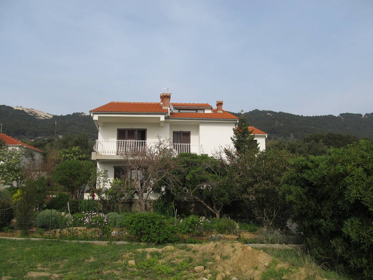 Ganze Wohnung, 2-Zimmer-Ferienwohnung mit Balkon und Meerblick Banjol, Rab A-16334-a in Banjol, Rab