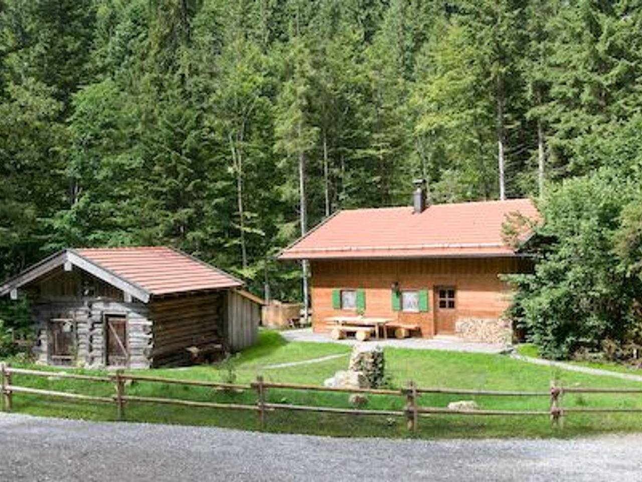 Ganze Ferienwohnung, Almhaus - Ferienhaus Webermohof - Exklusives Ferienhaus mit privatem Wellnessgarten in Rottach-Egern, Spitzingsee
