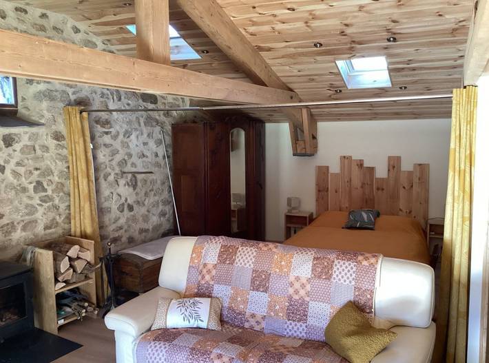 Gîte pour 4 personnes, avec piscine ainsi que balcon et jardin dans Parc Naturel Régional Livradois-Forez - 2