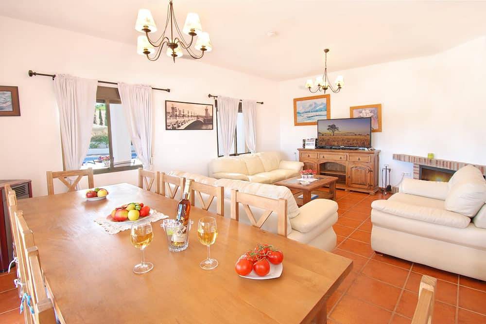 Villa José 1, Piscine Chauffée , Wifi, A/C, Petfriendly, vue sur la mer !!! in Comares, Cordillera Penibética