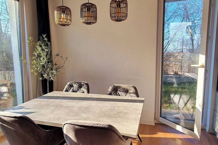 Ganze Wohnung, Garden Residence - Tranquil 2-Bedroom Apartment with private Garden & Ac in Neutraer Landschaftsverband