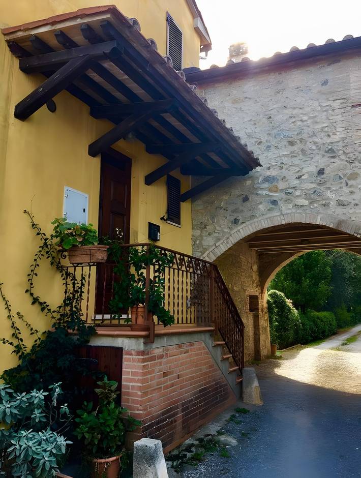 Geheel appartement, Appartement 'La Casina Nel Borgo' met Uitzicht op de Bergen, Privéterras en Wifi in Cetona, Chianti
