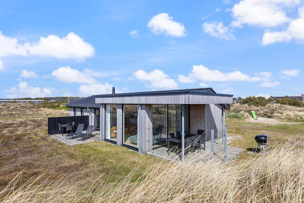 Helles, freundliches Ferienhaus mit Kamin für 6 Personen in Hvide Sande, Holmsland Klit