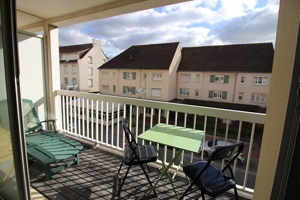 Apartamento entero, Estudio cabina con balcón, 4 personas en el corazón de la ciudad y cerca de la arena caliente in Hardelot Plage, Neufchâtel-Hardelot