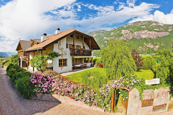 Ferienwohnung für 5 Personen, mit Balkon und Garten in Auer