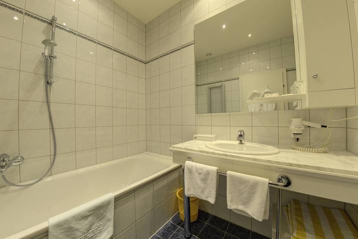 Doppelzimmer Superior, Bad und Wc ein Raum in Hohe Tauern, Flattach