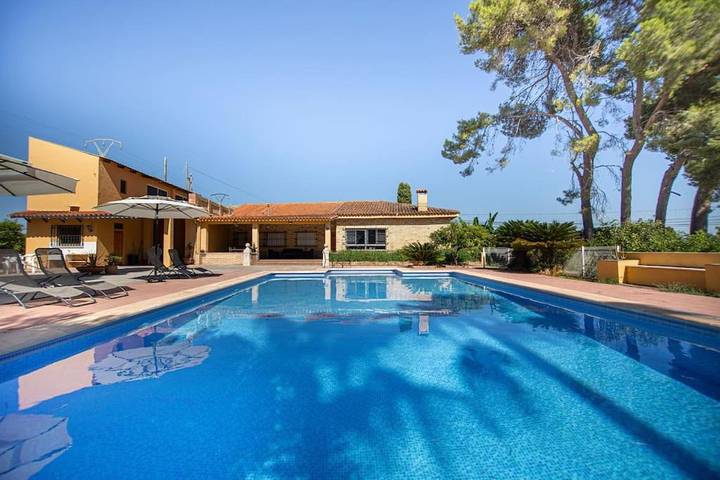 Casa rural para 13 personas, con Terraza y Jardín además de Piscina y Vistas en Monserrat - 2