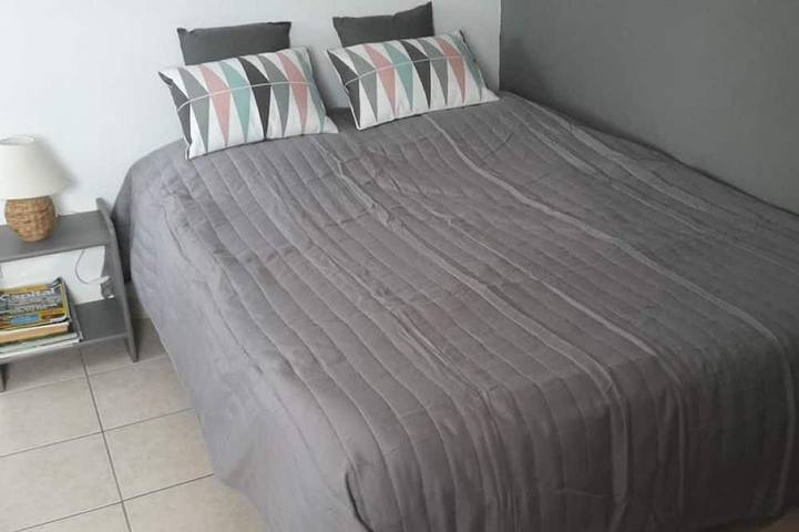 Gîte pour 3 personnes, avec piscine à Belcodène - 2