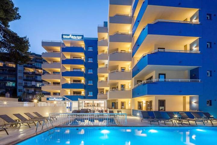 Apartamento para 3 personas, con Balcón y Terraza además de Jardín y Piscina en Playa d'en Bossa