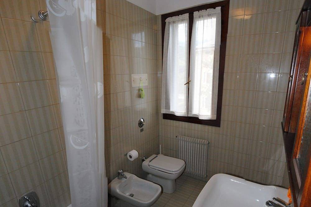 Ganze Wohnung, Vittorio Veneto Zentrum, Wohnung mit Garage, 4 Personen in Vittorio Veneto, Südliche Karnische Alpen
