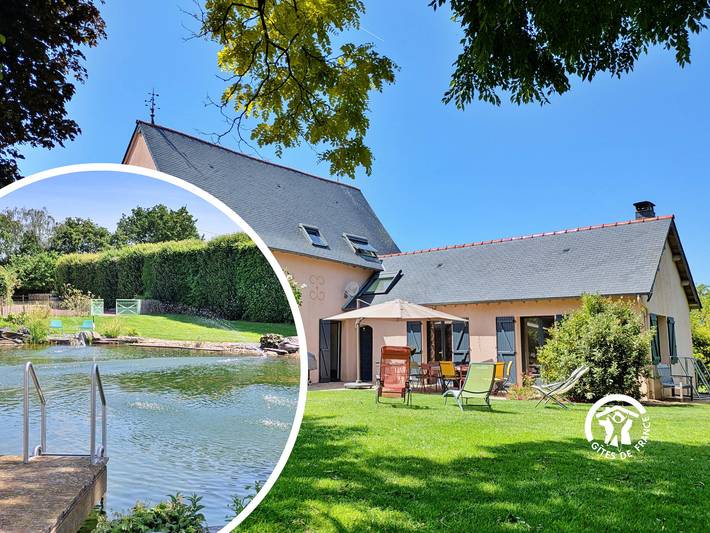 Gîte pour 10 personnes, avec Terrasse ainsi que Jardin et Piscine à La Selle-Craonnaise