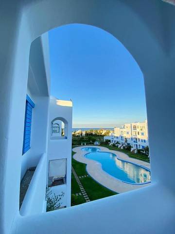 Gîte pour 4 personnes, avec piscine ainsi que terrasse et vue dans Marina Smir