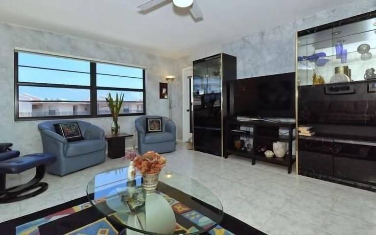 Vacation rental for 6 people, with pool and balcony as well as sauna in Siesta Key