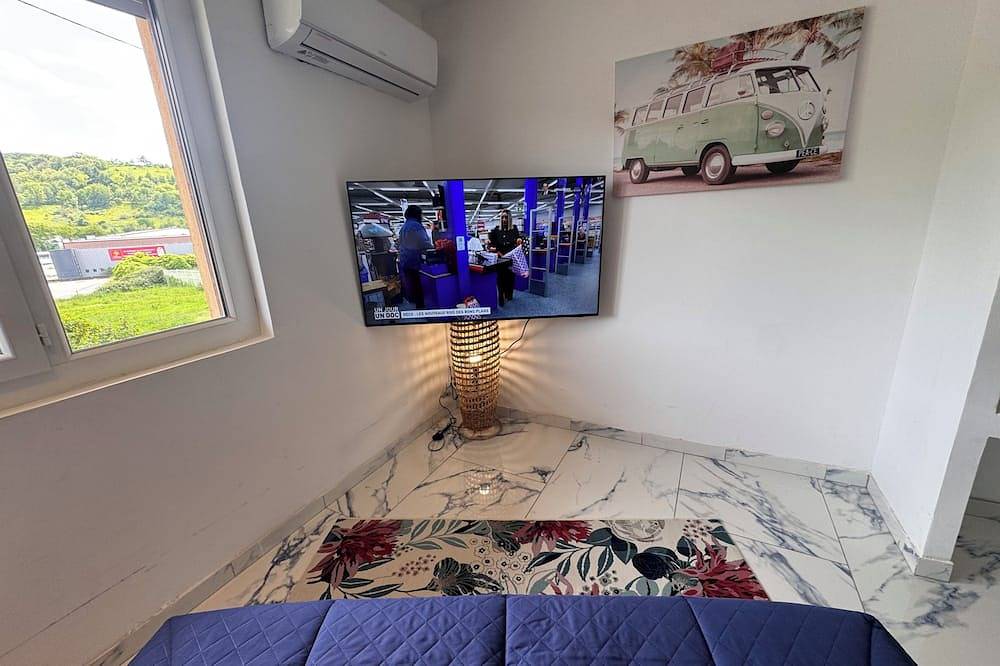 Ganze Wohnung, T3 Moderne - Air conditioning - Private parking - Sleeps 4 in Decazeville, Aveyron