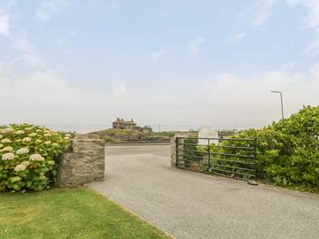 Cottage for 10 People in Trearddur Bay, North-Wales, Photo 2