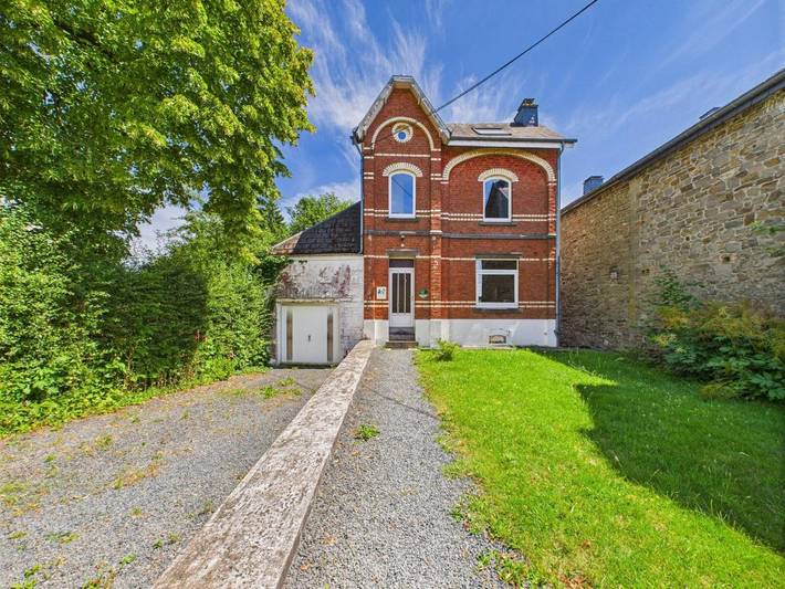 Location de vacances pour 8 personnes, avec jardin et terrasse à Bertrix