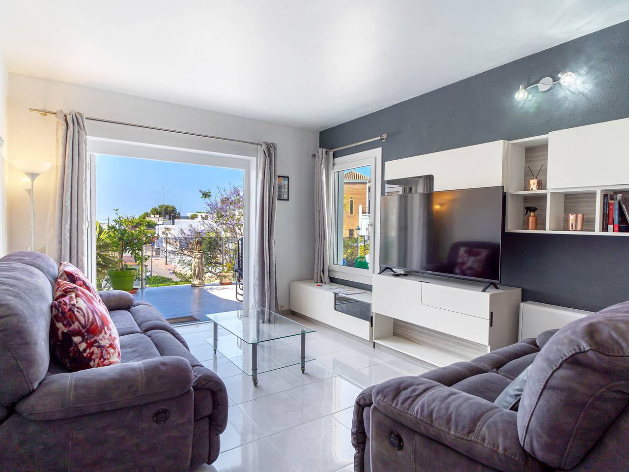 Appartement ensoleillé vue mer, 4 pers. in Urbanisation Tropicana, Nerja