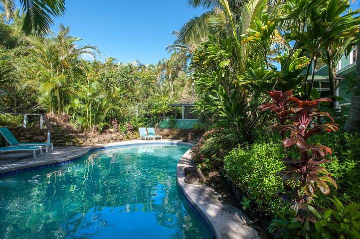 Vacation home for 2 people, with yard and pool as well as hot tub on Maui