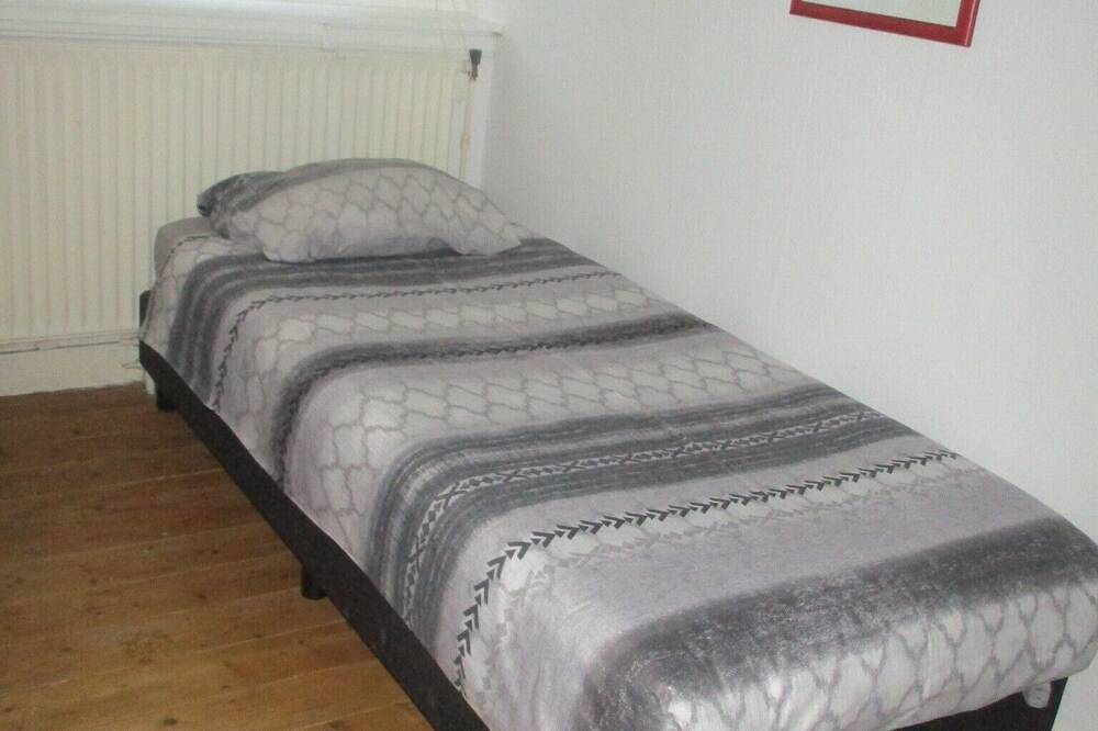 House Rumpen 10 single beds 7 bedrooms with warm and cold water Brunssum in Brunssum, Parkstad Limburg
