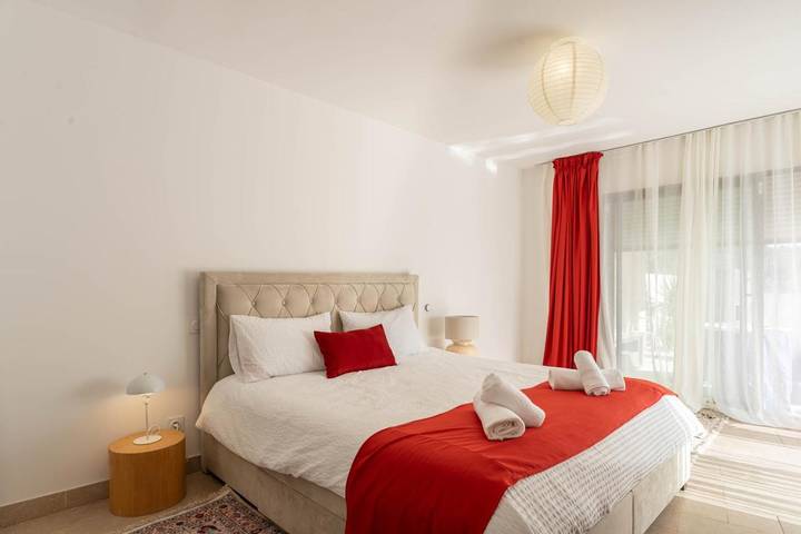 Location de vacances pour 8 personnes, avec jardin ainsi que jacuzzi et piscine à Lançon-Provence - 3