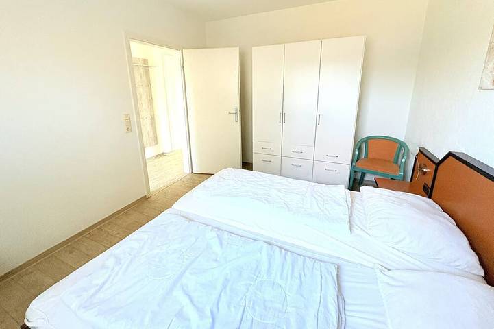Ganze Wohnung, Ferienwohnung 50 – Familienfreundlich, Haustiere erlaubt, mit Terrasse und Wlan in Buschvitz, Bergen auf Rügen und Umgebung
