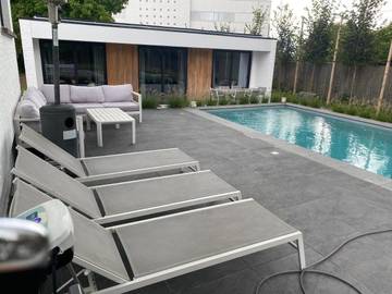 Gîte pour 4 personnes, avec terrasse et piscine à Waregem
