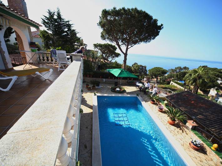 Location de vacances pour 6 personnes, avec jardin ainsi que piscine et vue sur l’océan à Canyelles - 4