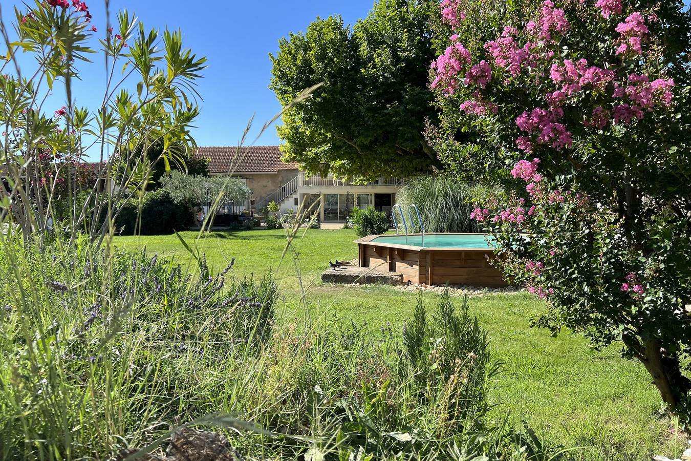 Appartement entier, Appartement Lumineux avec piscine et spa in L'Isle-sur-la-Sorgue, Vaucluse