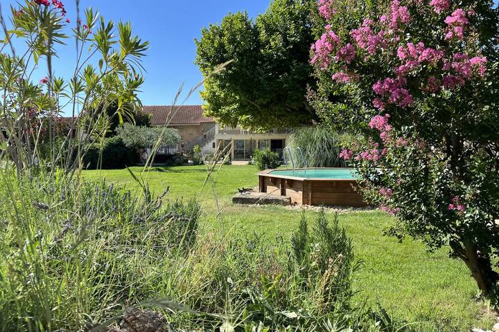 Gîte pour 4 personnes, avec piscine, adapté aux familles à L'Isle-sur-la-Sorgue - 3