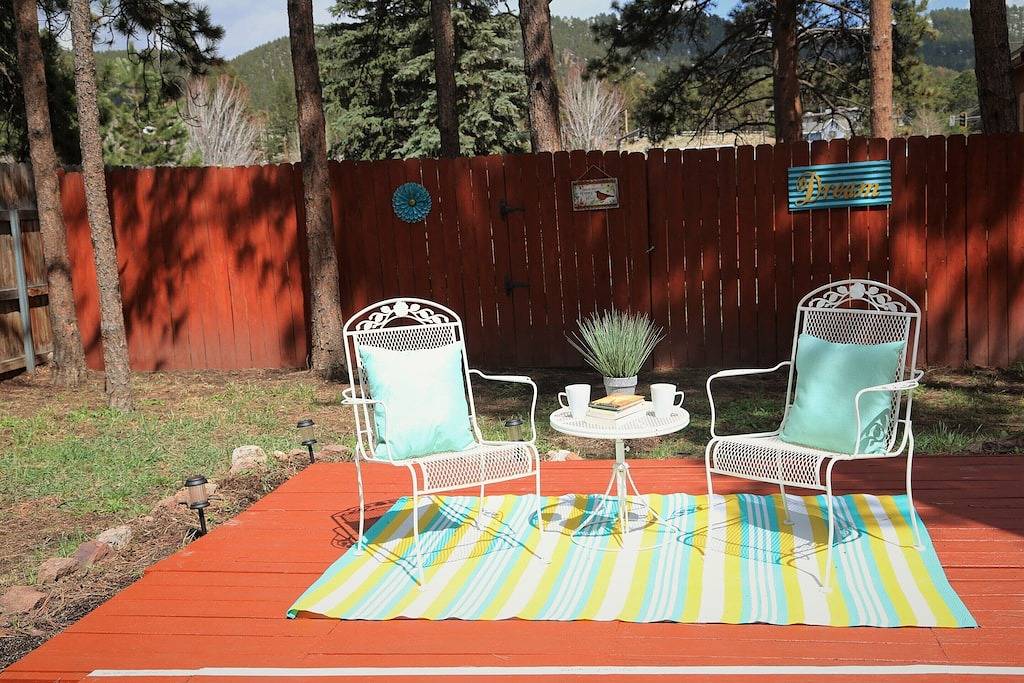 Cozy Updated Townhouse with Private Deck and Mountain Views in Woodland Park, Teller County