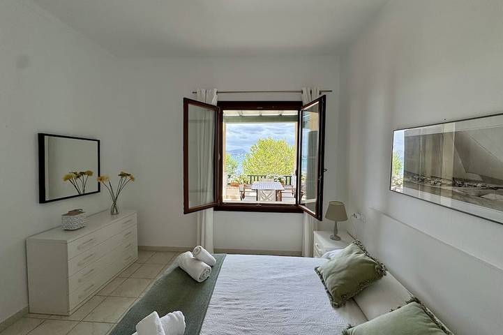 Ganze Wohnung, Sea front partment on Puerto Pollença Pinewalk, Kika in Port de Pollença, Pollença