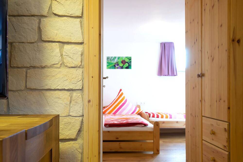 Ganze Wohnung, Alpen-hostel Talstation 4, Buxacher Straße 23 mit Motorradvermietung in Memmingen, Bayerisch Schwaben